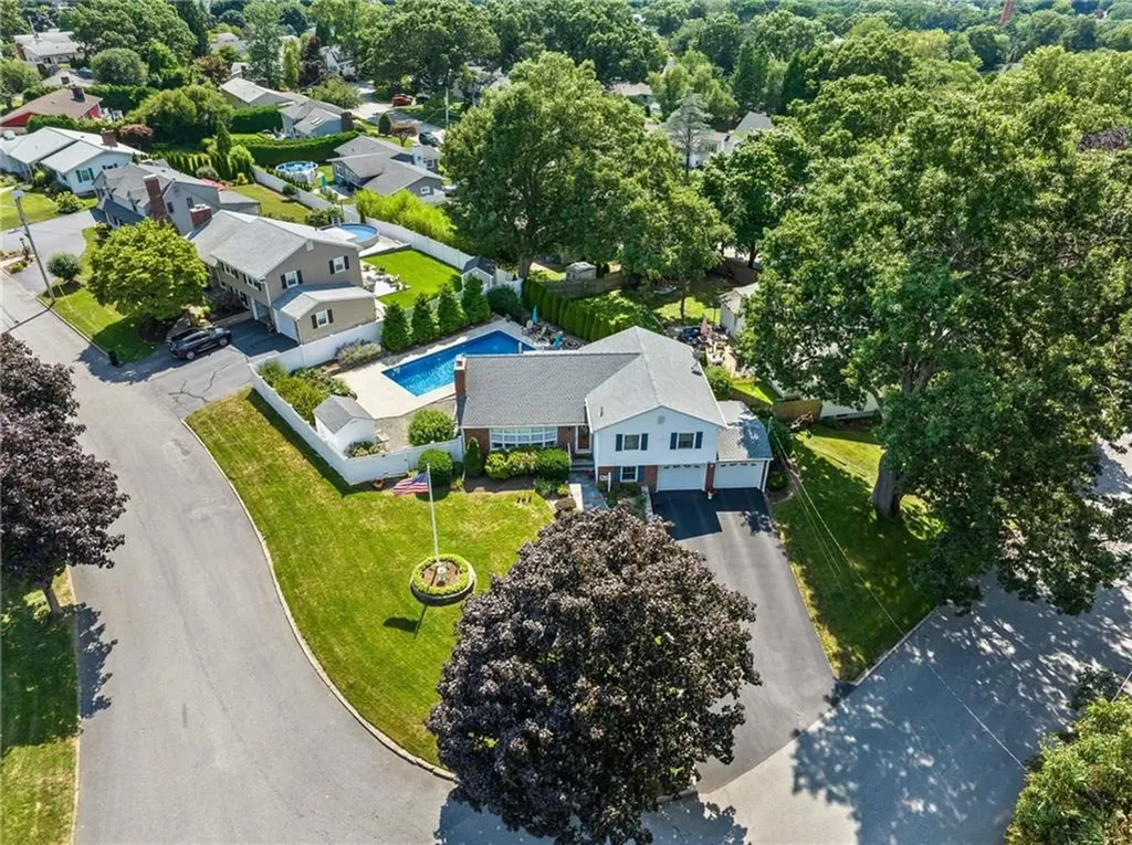 110 Sweetbriar Drive Cranston RI 02920