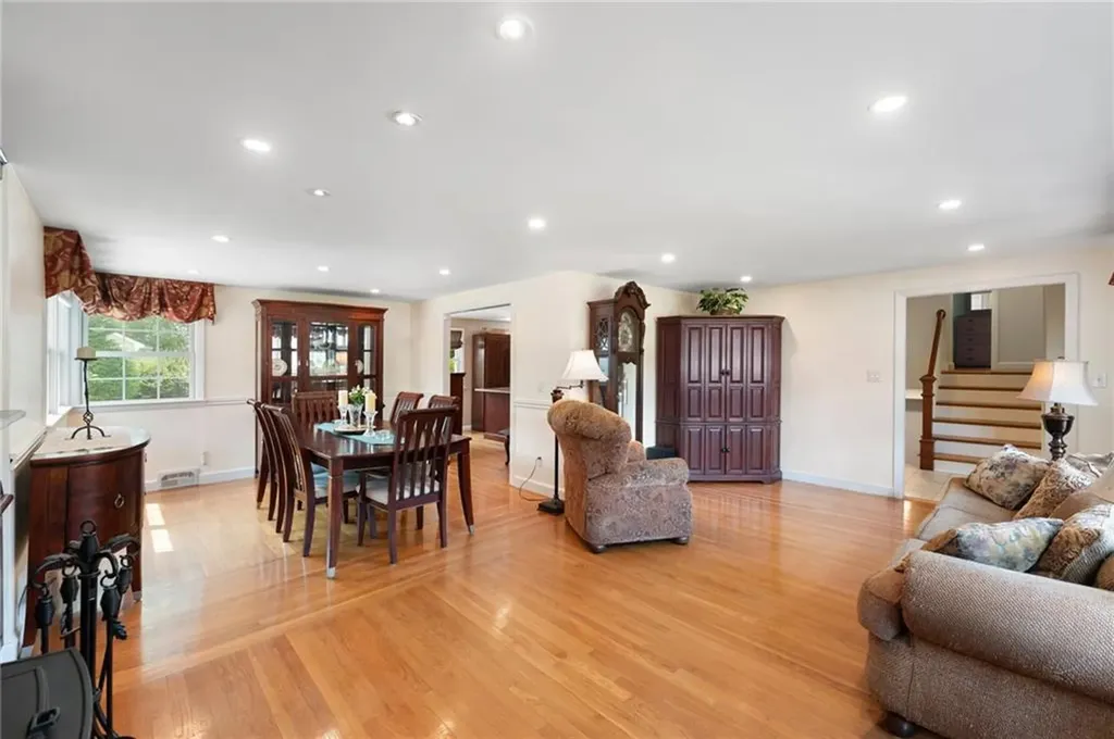 110 Sweetbriar Drive Cranston RI 02920