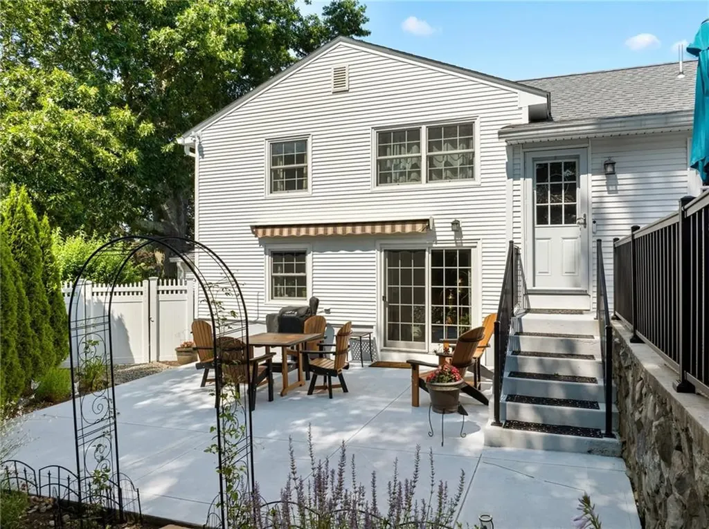 110 Sweetbriar Drive Cranston RI 02920