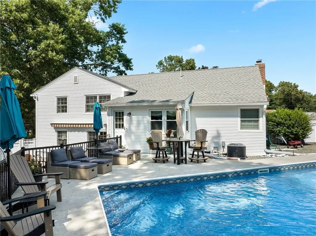 110 Sweetbriar Drive Cranston RI 02920