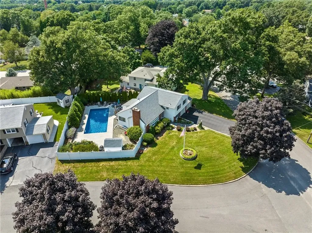 110 Sweetbriar Drive Cranston RI 02920