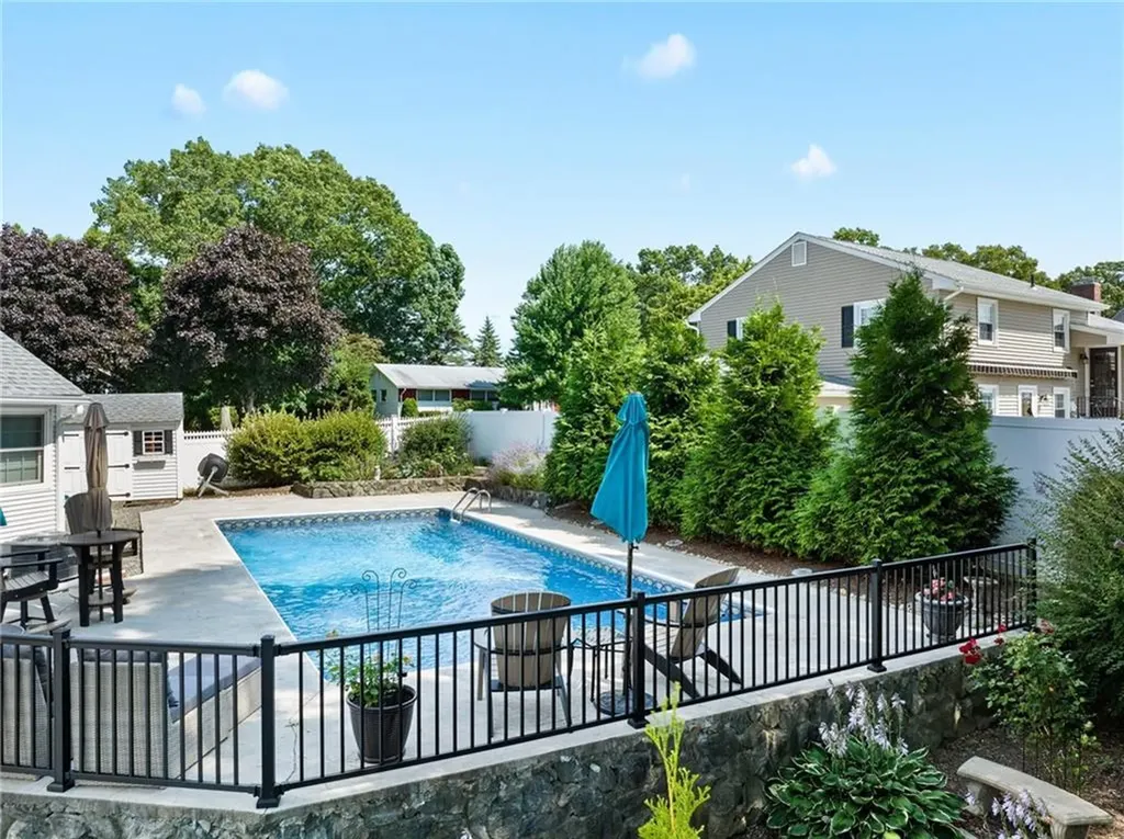 110 Sweetbriar Drive Cranston RI 02920