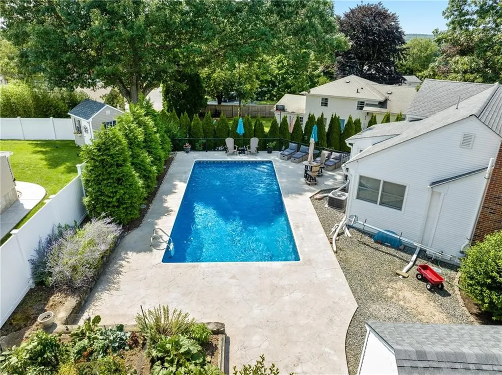110 Sweetbriar Drive Cranston RI 02920