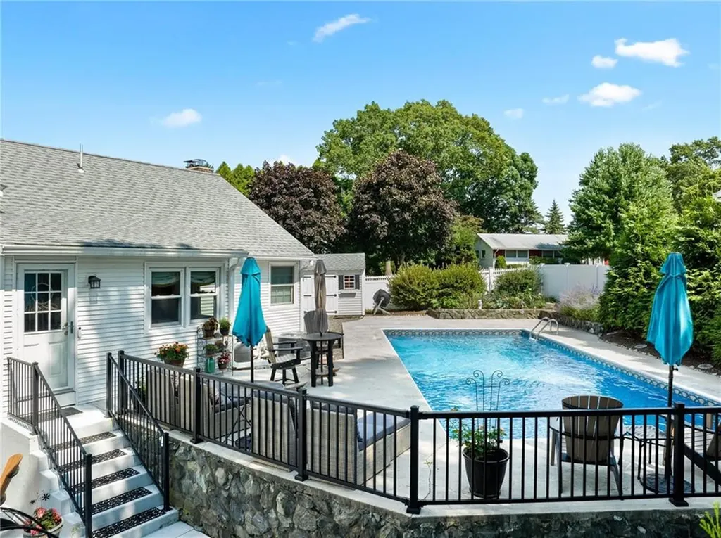 110 Sweetbriar Drive Cranston RI 02920