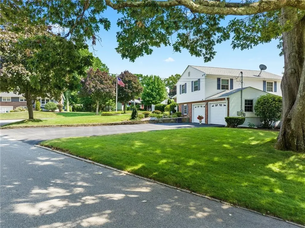 110 Sweetbriar Drive Cranston RI 02920