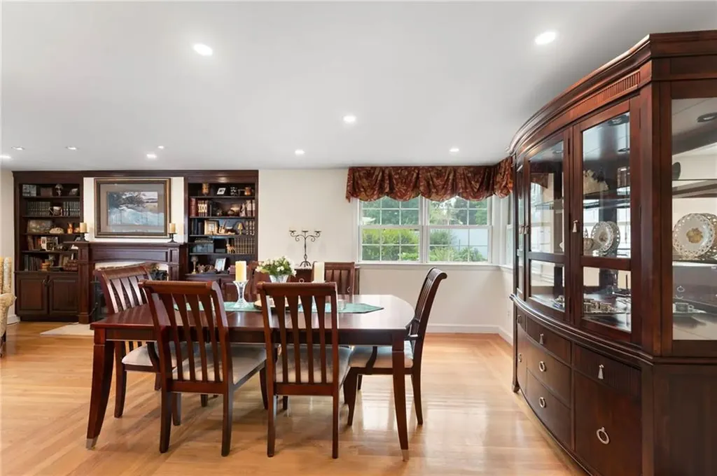 110 Sweetbriar Drive Cranston RI 02920