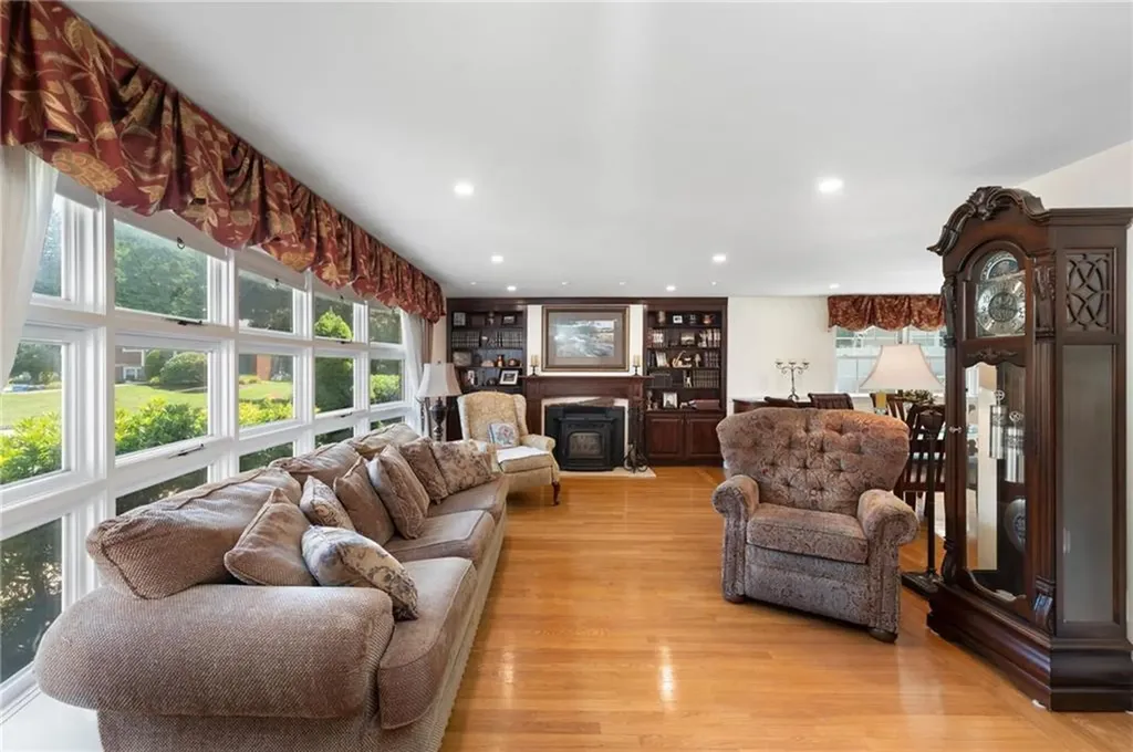 110 Sweetbriar Drive Cranston RI 02920