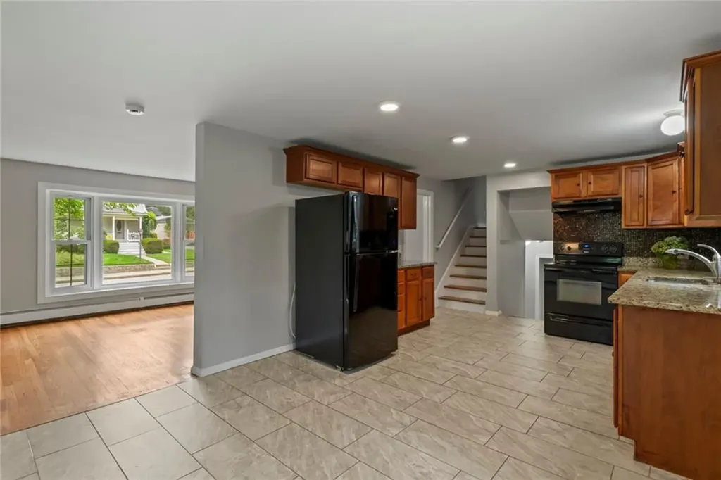 37 Highland Avenue Coventry RI 02816