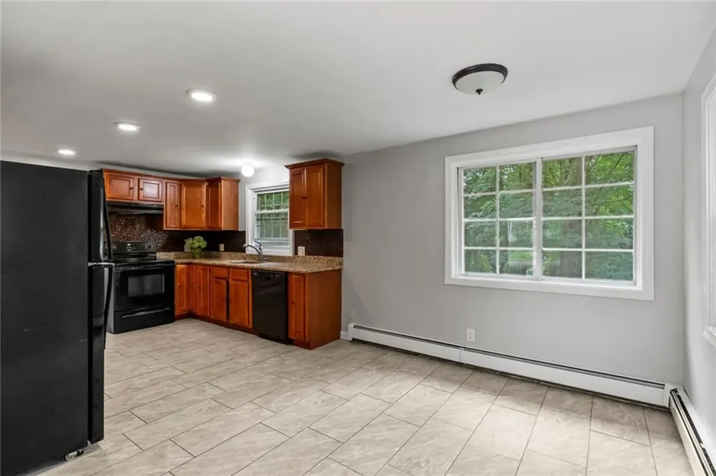 37 Highland Avenue Coventry RI 02816