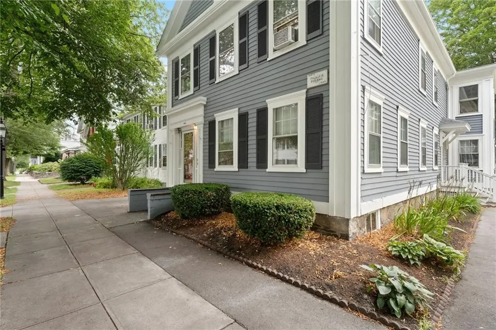 692 Hope Street Bristol RI 02809