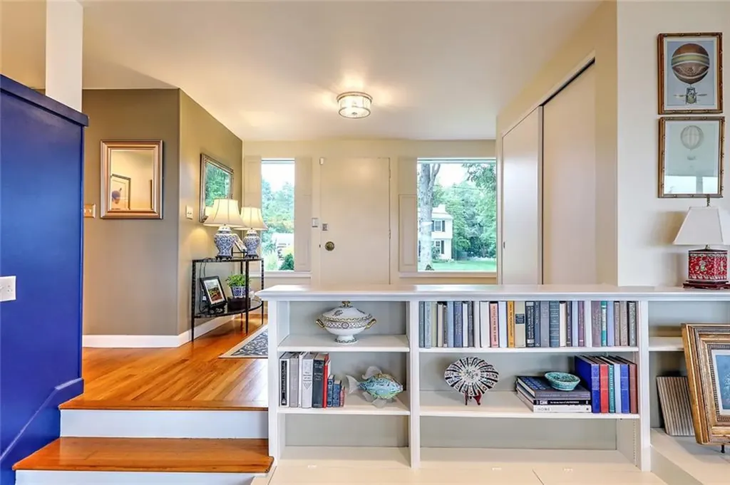 30 Lisa Lane Warwick RI 02889