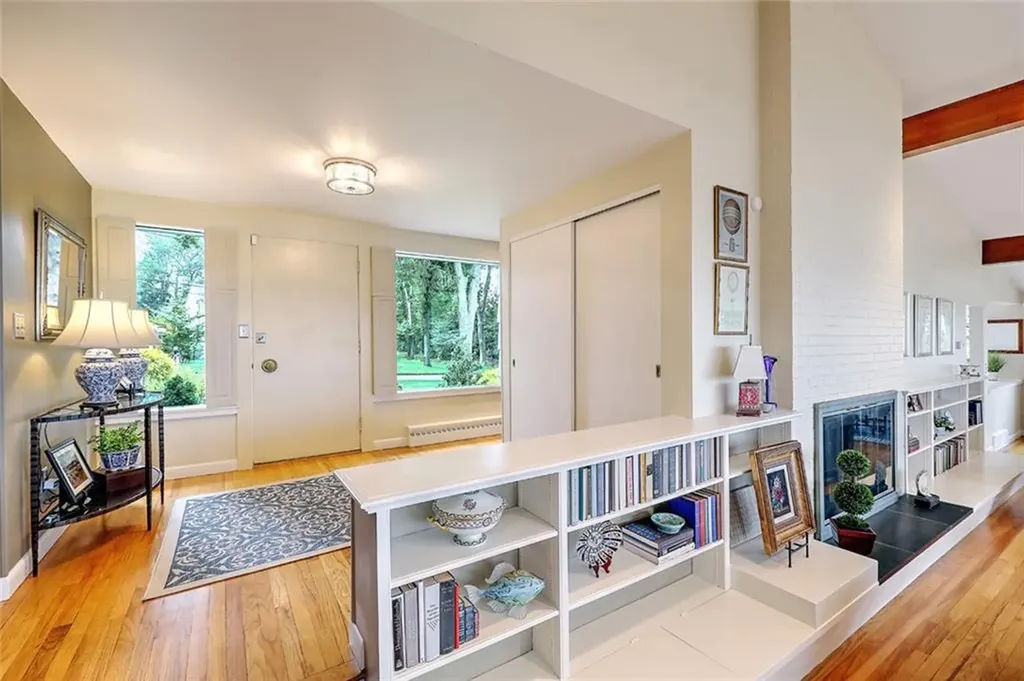 30 Lisa Lane Warwick RI 02889