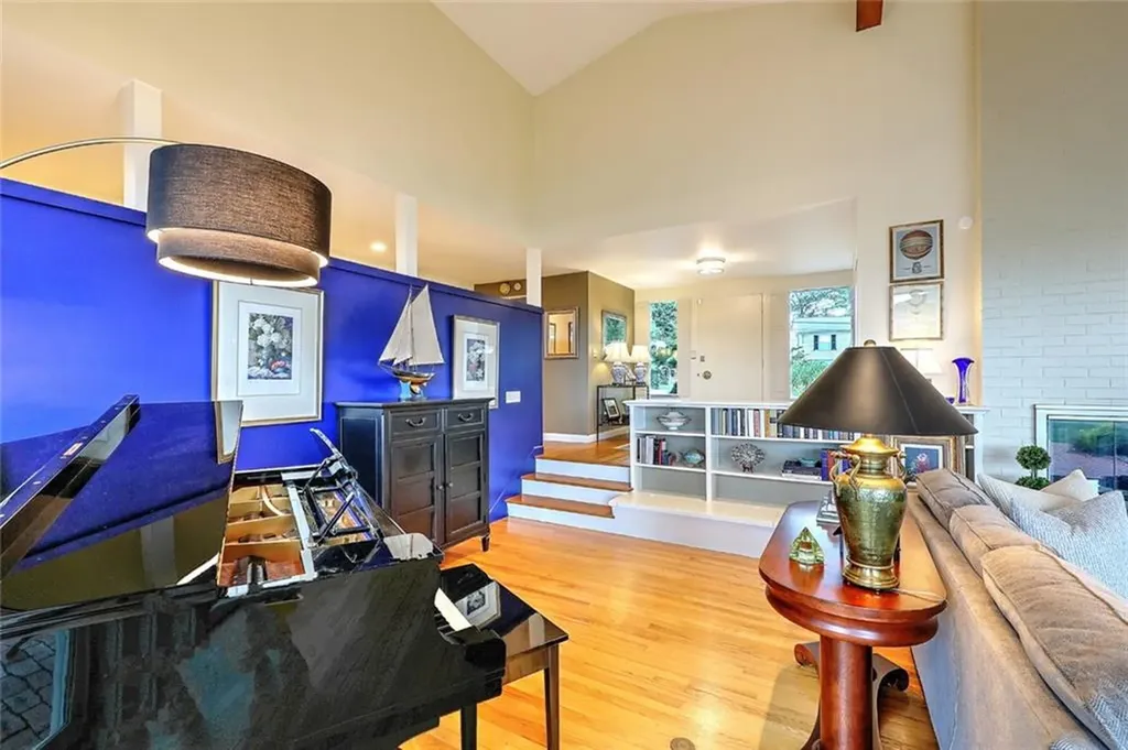 30 Lisa Lane Warwick RI 02889