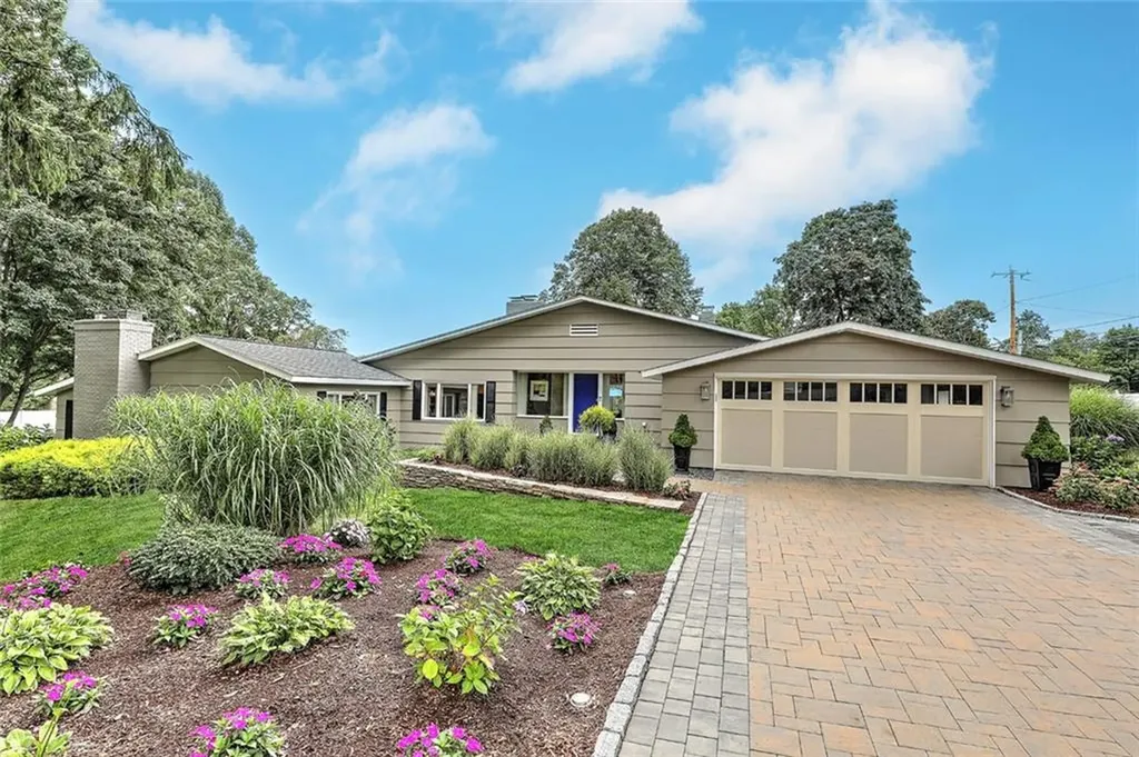 30 Lisa Lane Warwick RI 02889