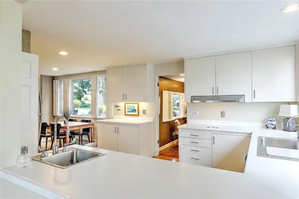 30 Lisa Lane Warwick RI 02889
