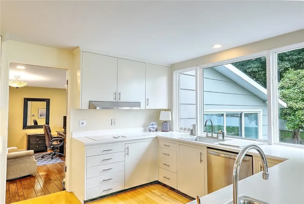 30 Lisa Lane Warwick RI 02889