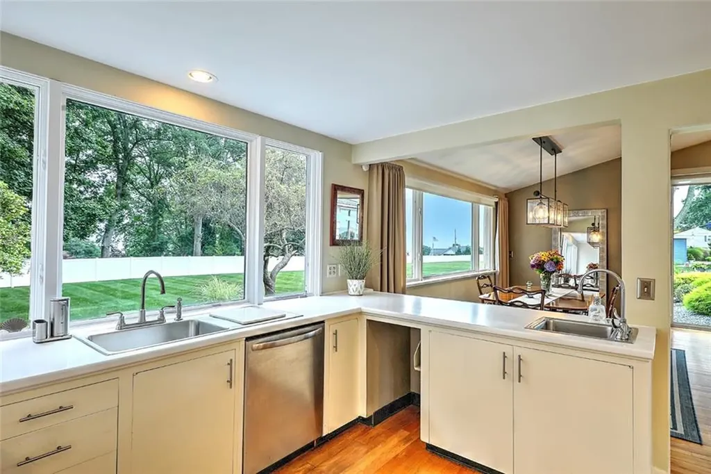 30 Lisa Lane Warwick RI 02889