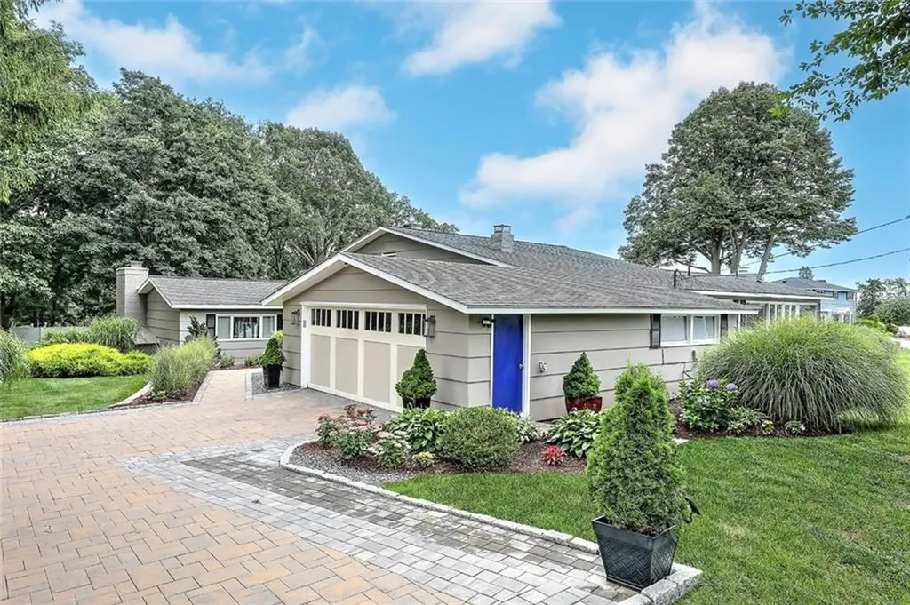 30 Lisa Lane Warwick RI 02889