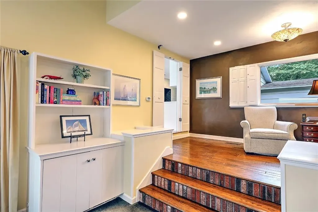 30 Lisa Lane Warwick RI 02889