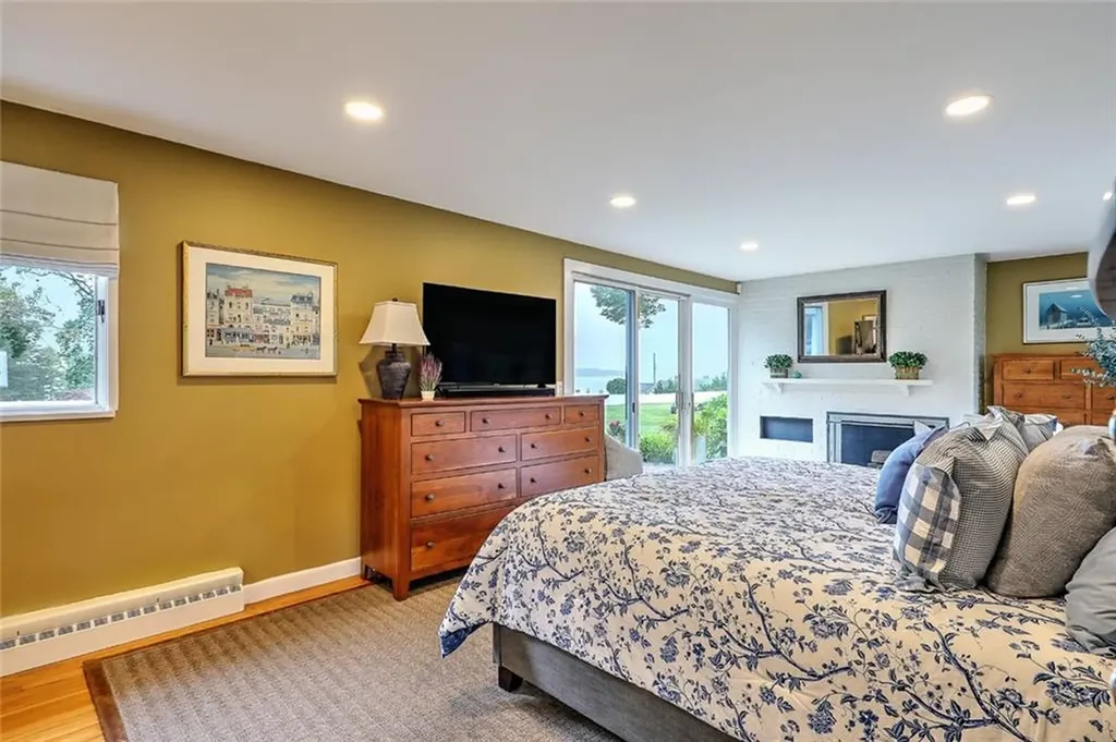 30 Lisa Lane Warwick RI 02889