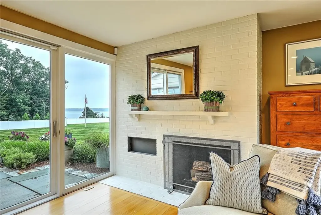 30 Lisa Lane Warwick RI 02889