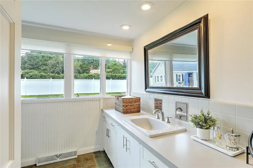 30 Lisa Lane Warwick RI 02889