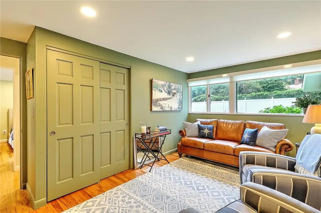 30 Lisa Lane Warwick RI 02889