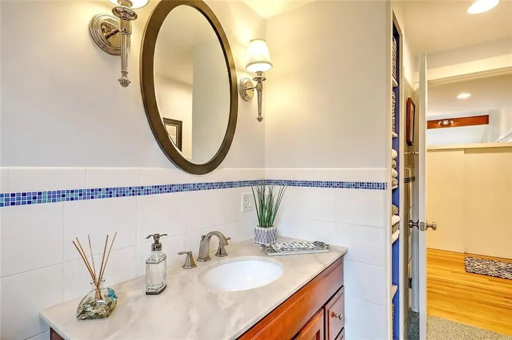 30 Lisa Lane Warwick RI 02889