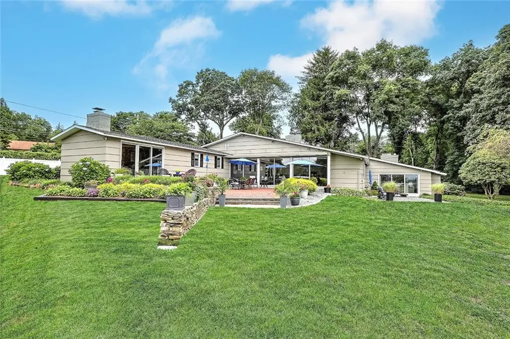 30 Lisa Lane Warwick RI 02889