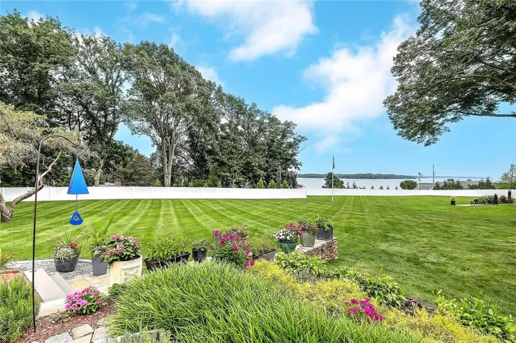 30 Lisa Lane Warwick RI 02889