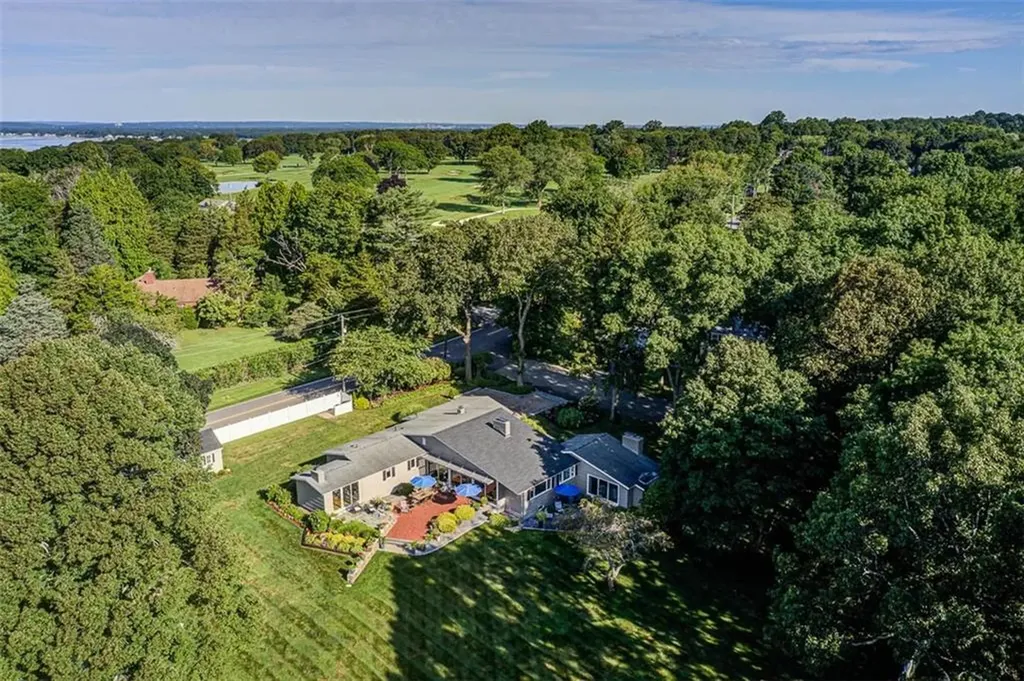 30 Lisa Lane Warwick RI 02889