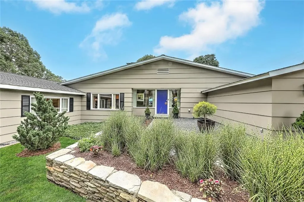 30 Lisa Lane Warwick RI 02889