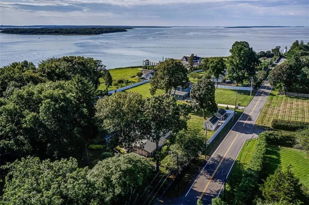 30 Lisa Lane Warwick RI 02889