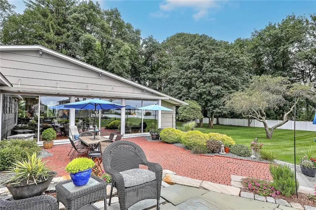 30 Lisa Lane Warwick RI 02889