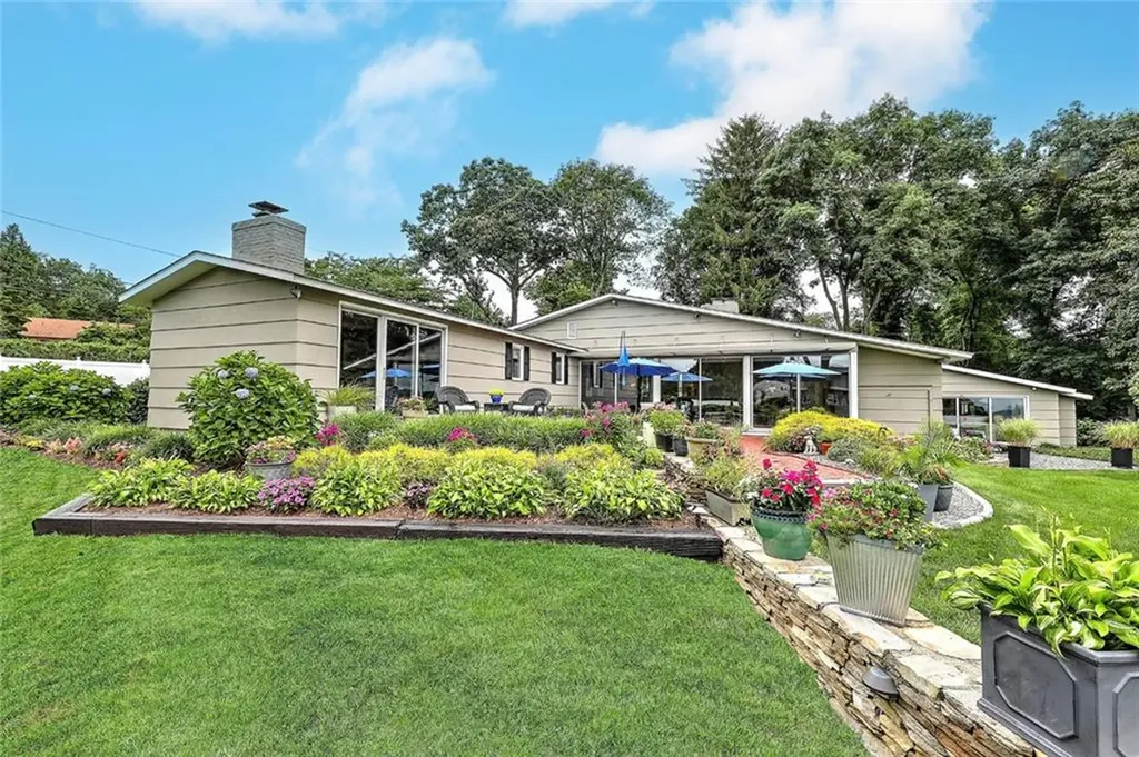 30 Lisa Lane Warwick RI 02889