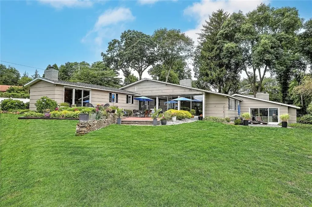 30 Lisa Lane Warwick RI 02889