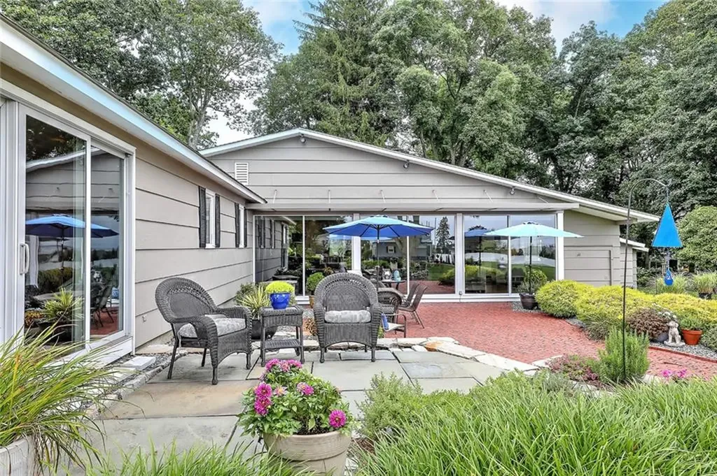 30 Lisa Lane Warwick RI 02889