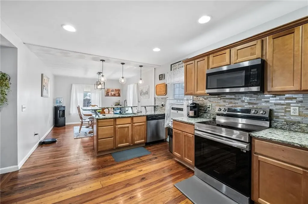 91 Woodbury Street Pawtucket RI 02861