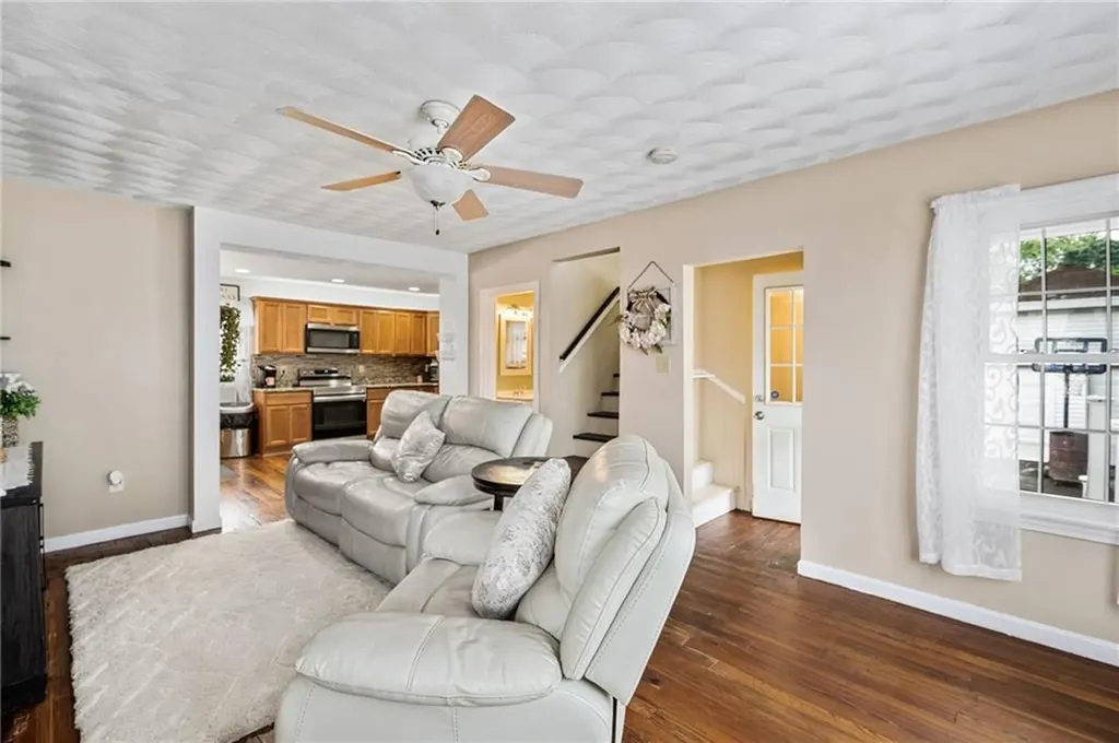 91 Woodbury Street Pawtucket RI 02861