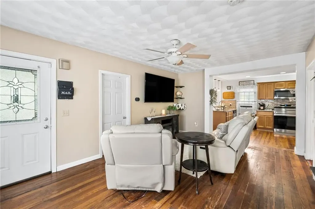 91 Woodbury Street Pawtucket RI 02861