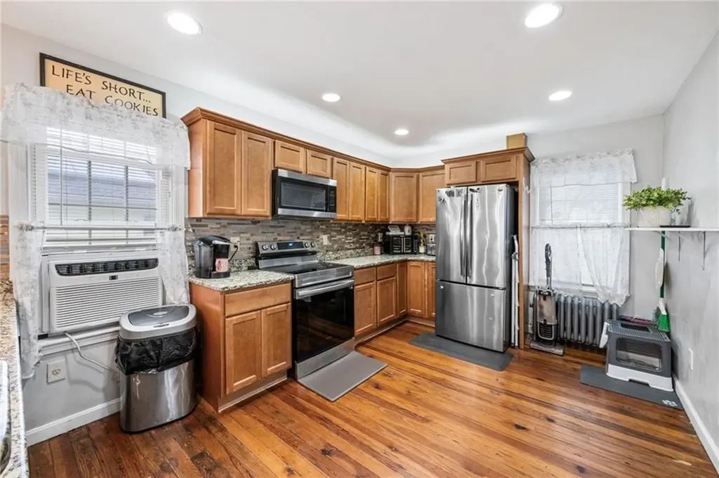 91 Woodbury Street Pawtucket RI 02861