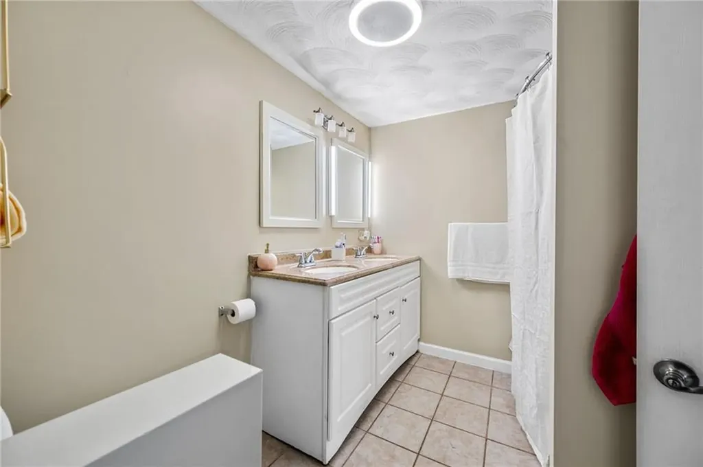91 Woodbury Street Pawtucket RI 02861