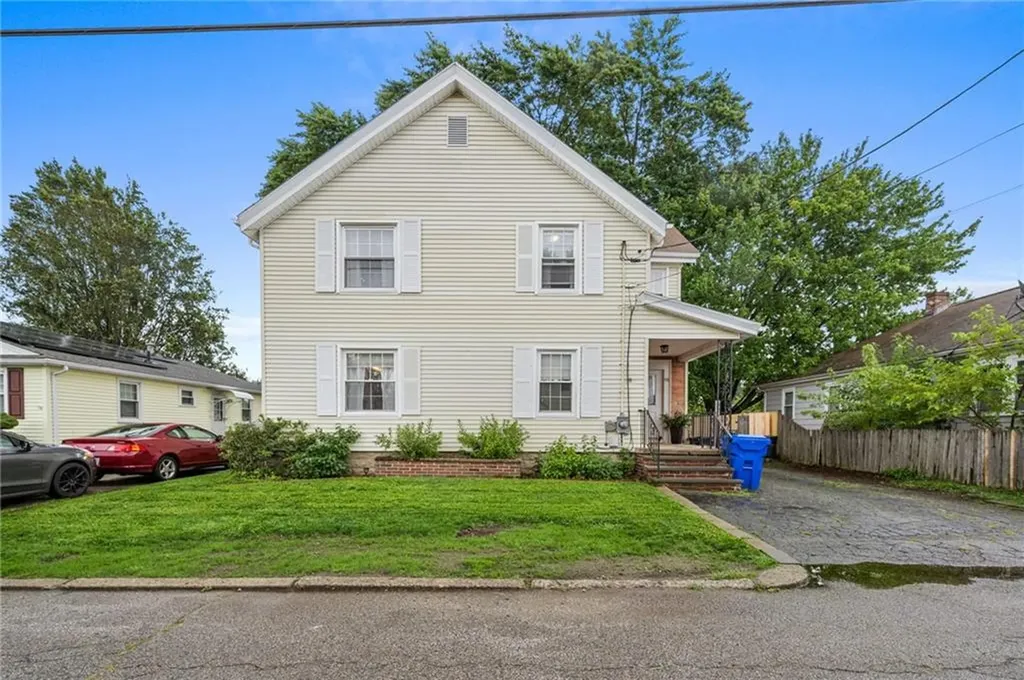91 Woodbury Street Pawtucket RI 02861