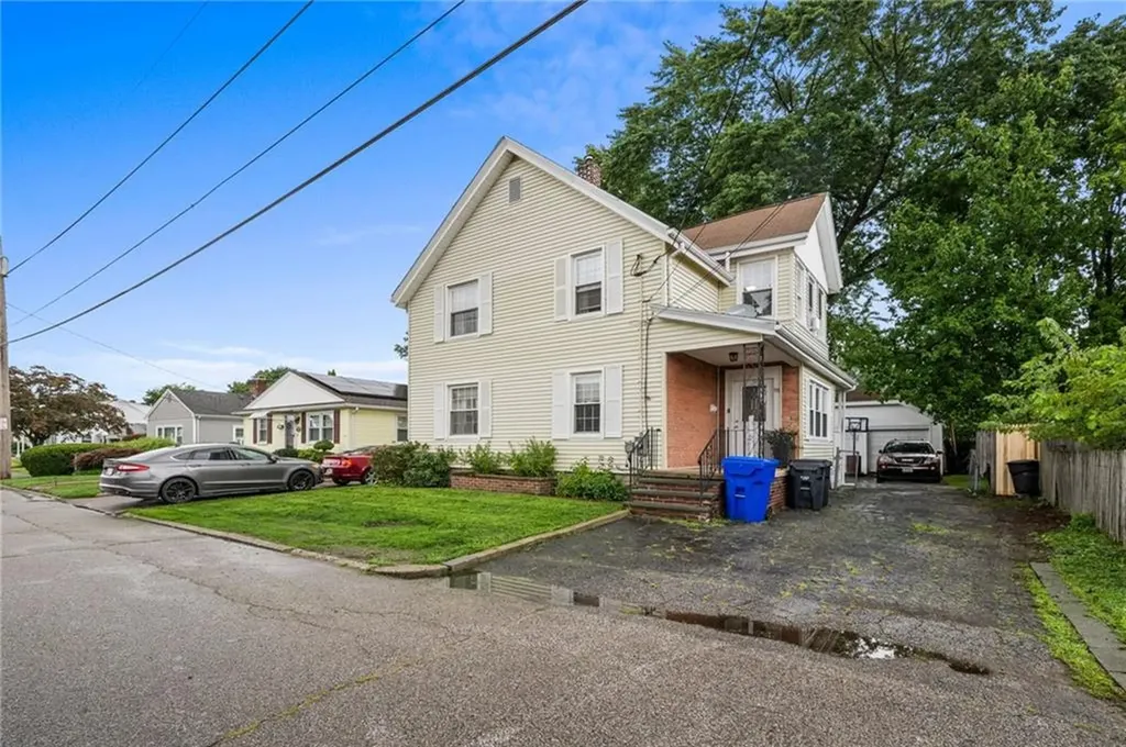 91 Woodbury Street Pawtucket RI 02861