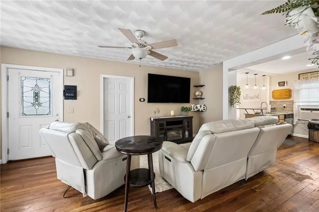 91 Woodbury Street Pawtucket RI 02861