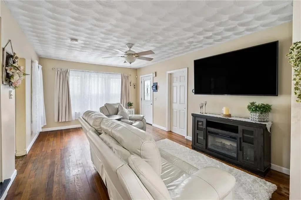 91 Woodbury Street Pawtucket RI 02861