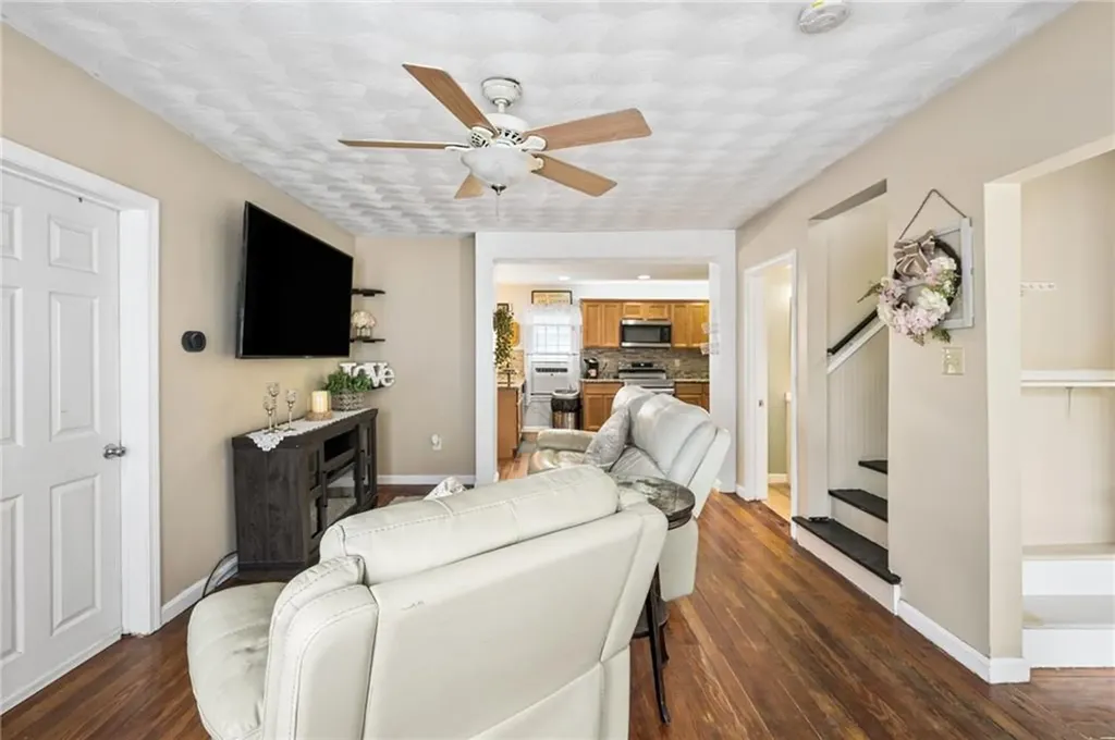 91 Woodbury Street Pawtucket RI 02861