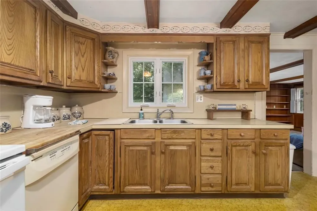 16 Maplewood Drive Coventry RI 02816