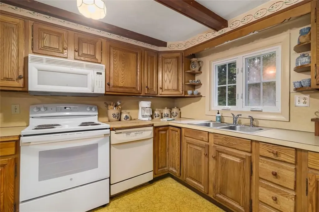 16 Maplewood Drive Coventry RI 02816
