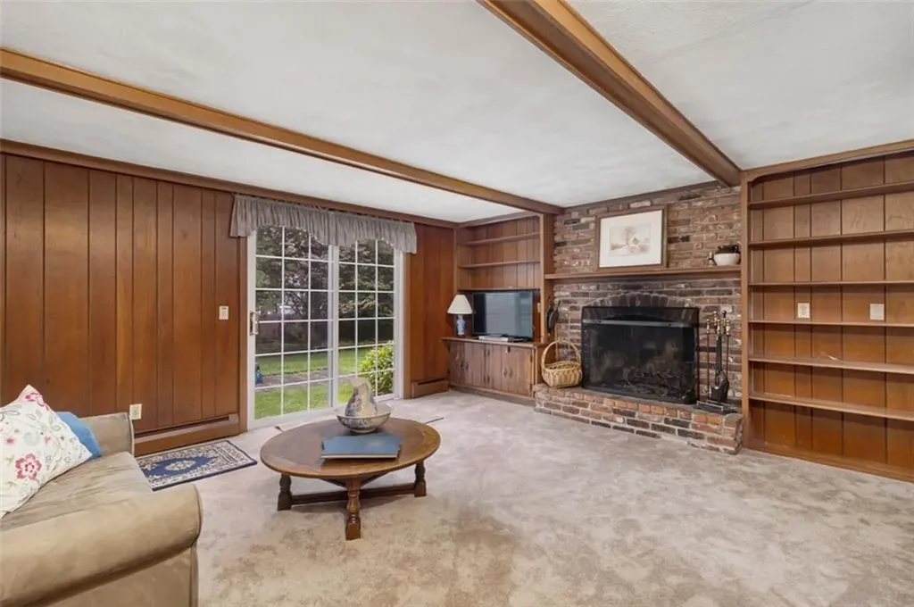 16 Maplewood Drive Coventry RI 02816